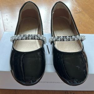 Girl patent leather dress shoes